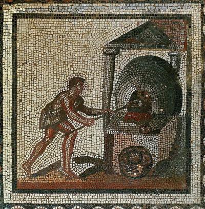 Есть также исследователи, которые утверждают, что пицца была вытащена римскими легионерами из Палестины, когда они положили сыр на расплавленную мацу
